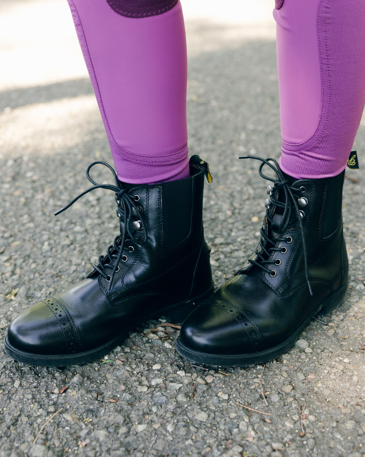 Short shops black riding boots